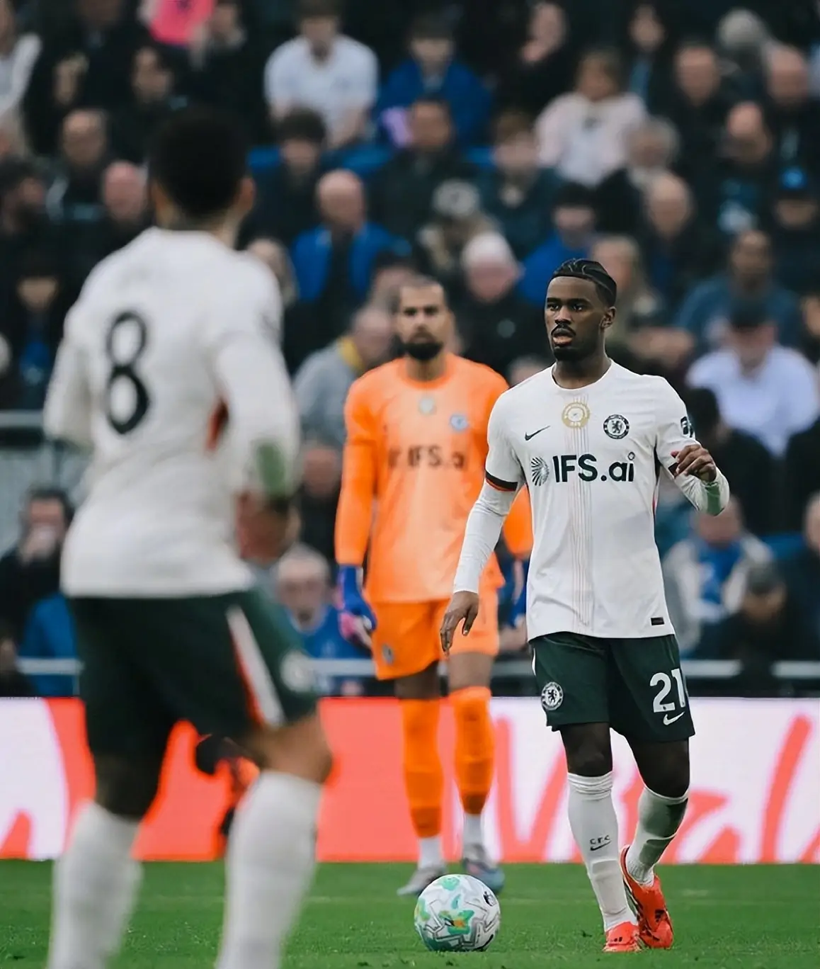 切尔西0比3惨败埃弗顿争四希望受挫高层建队再遭质疑